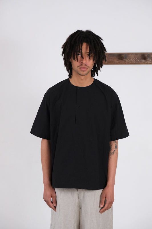 woven tee, black ultra-dense typewriter