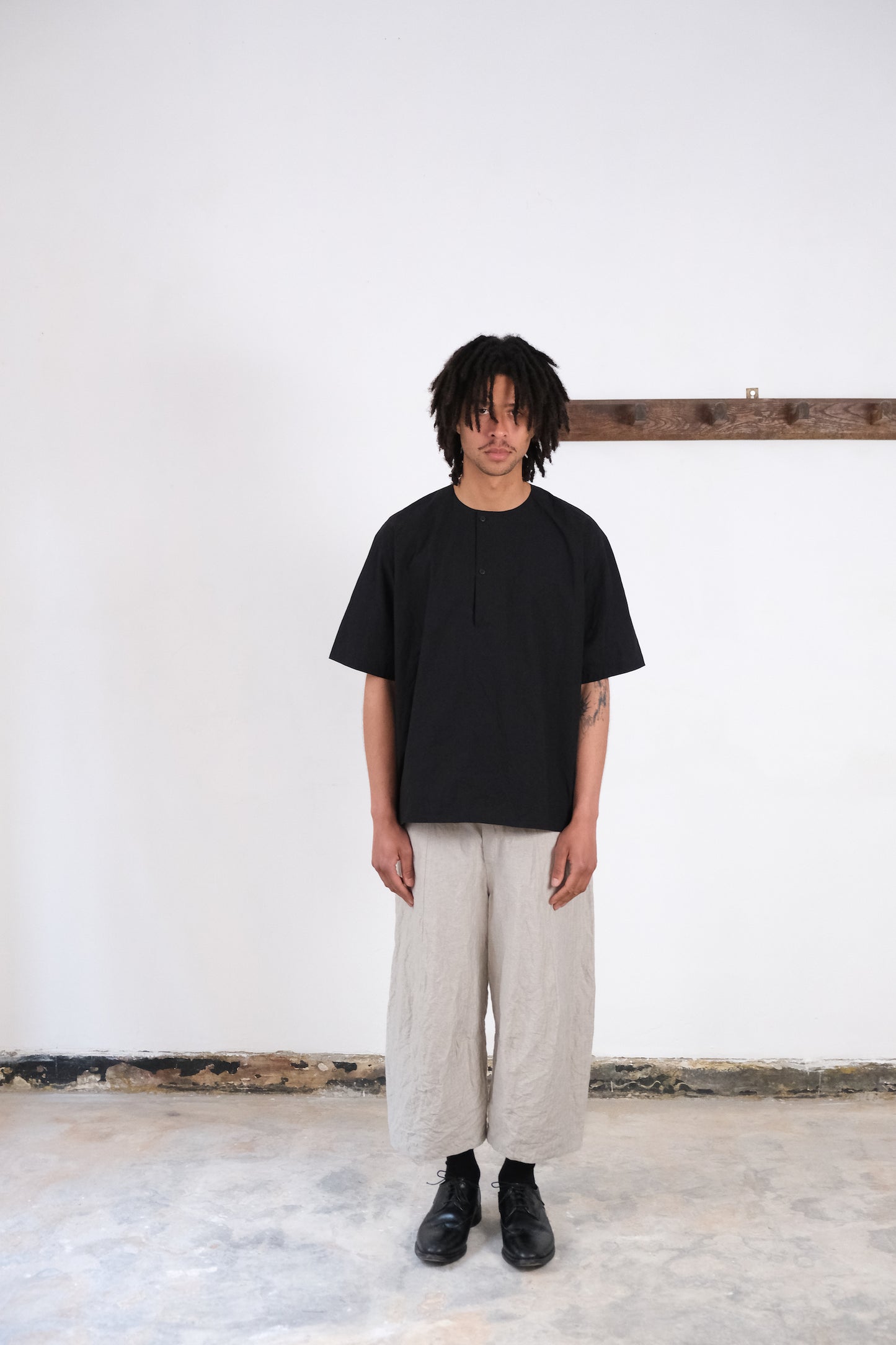 woven tee, black ultra-dense typewriter