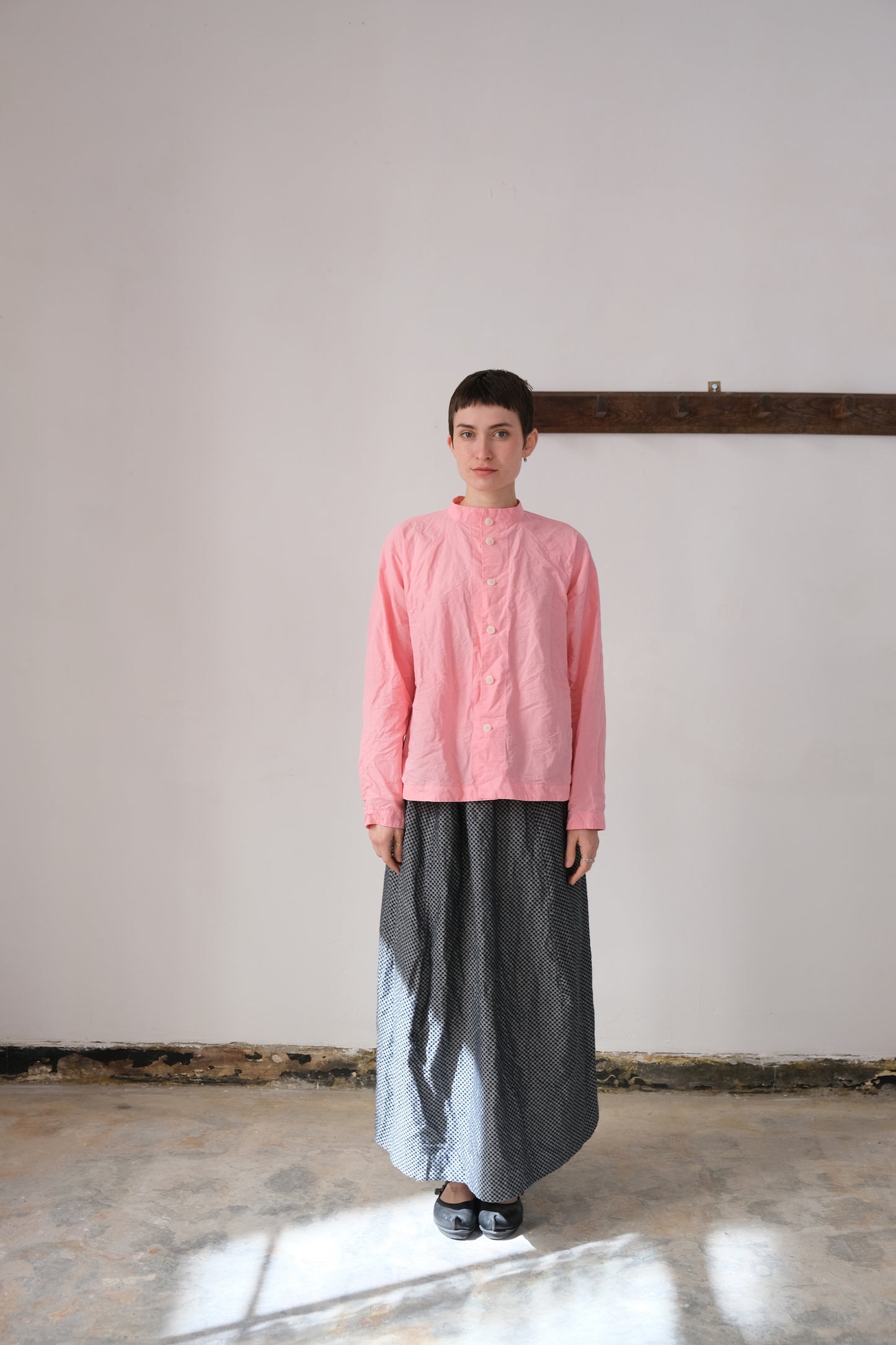atelier shirt, pink ramie dense typewriter