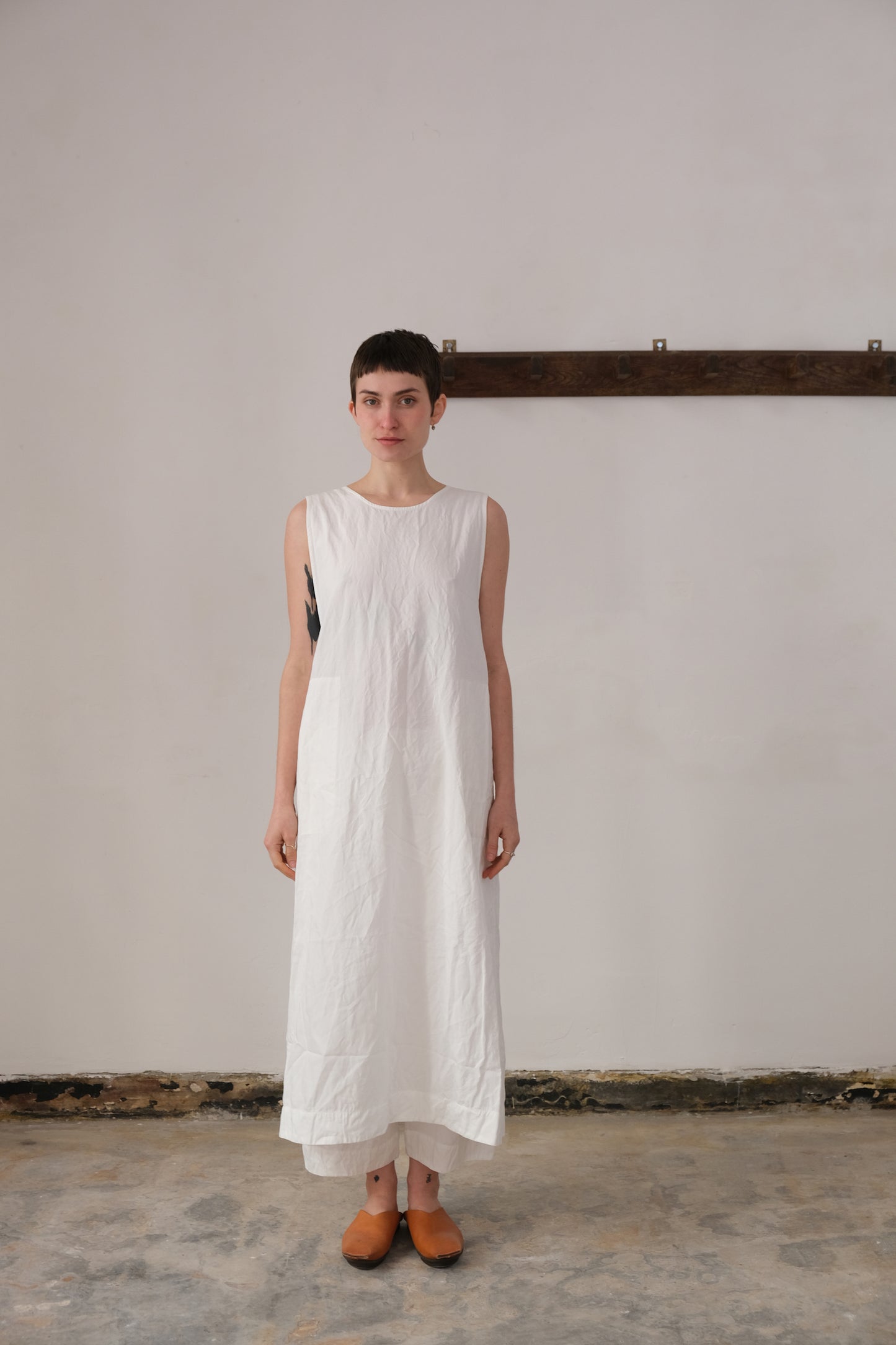 apron dress, white ultra-hard twist gabardine