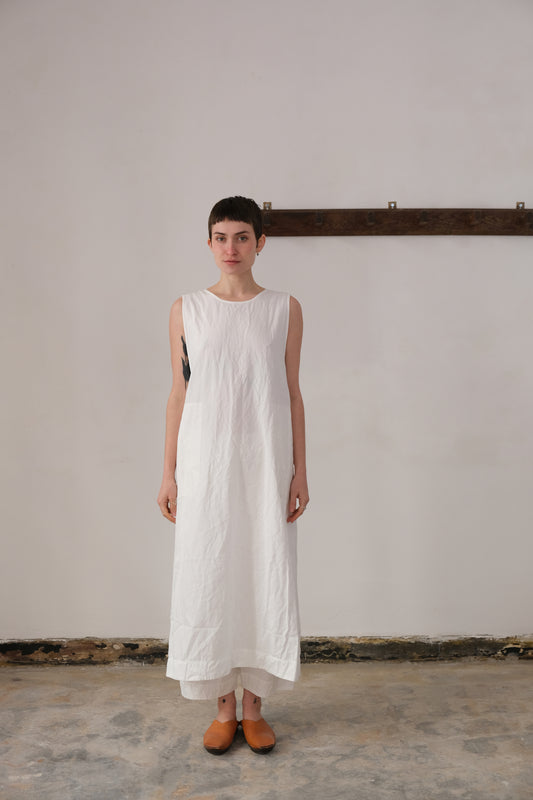 apron dress, white ultra-hard twist gabardine