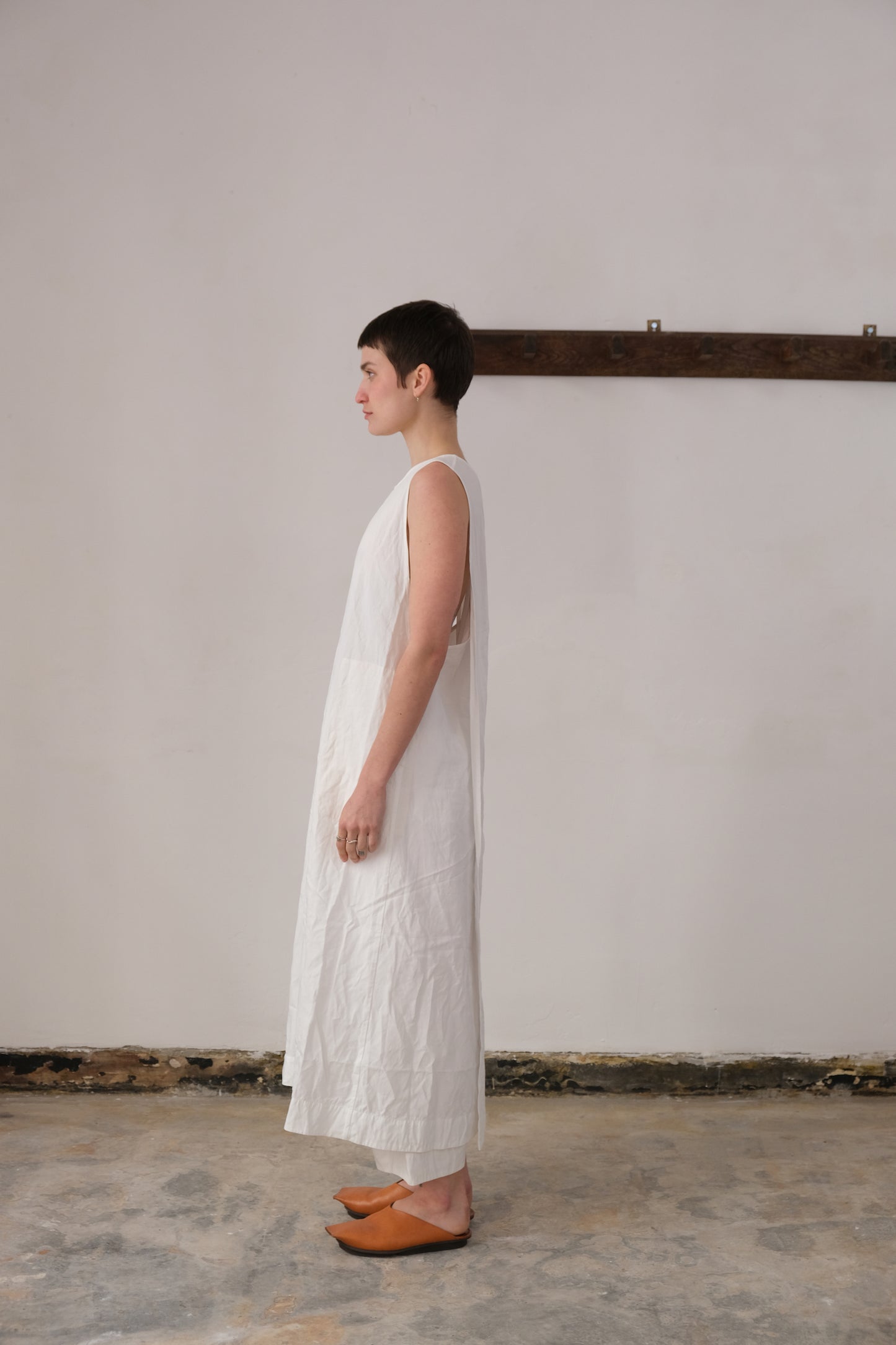 apron dress, white ultra-hard twist gabardine
