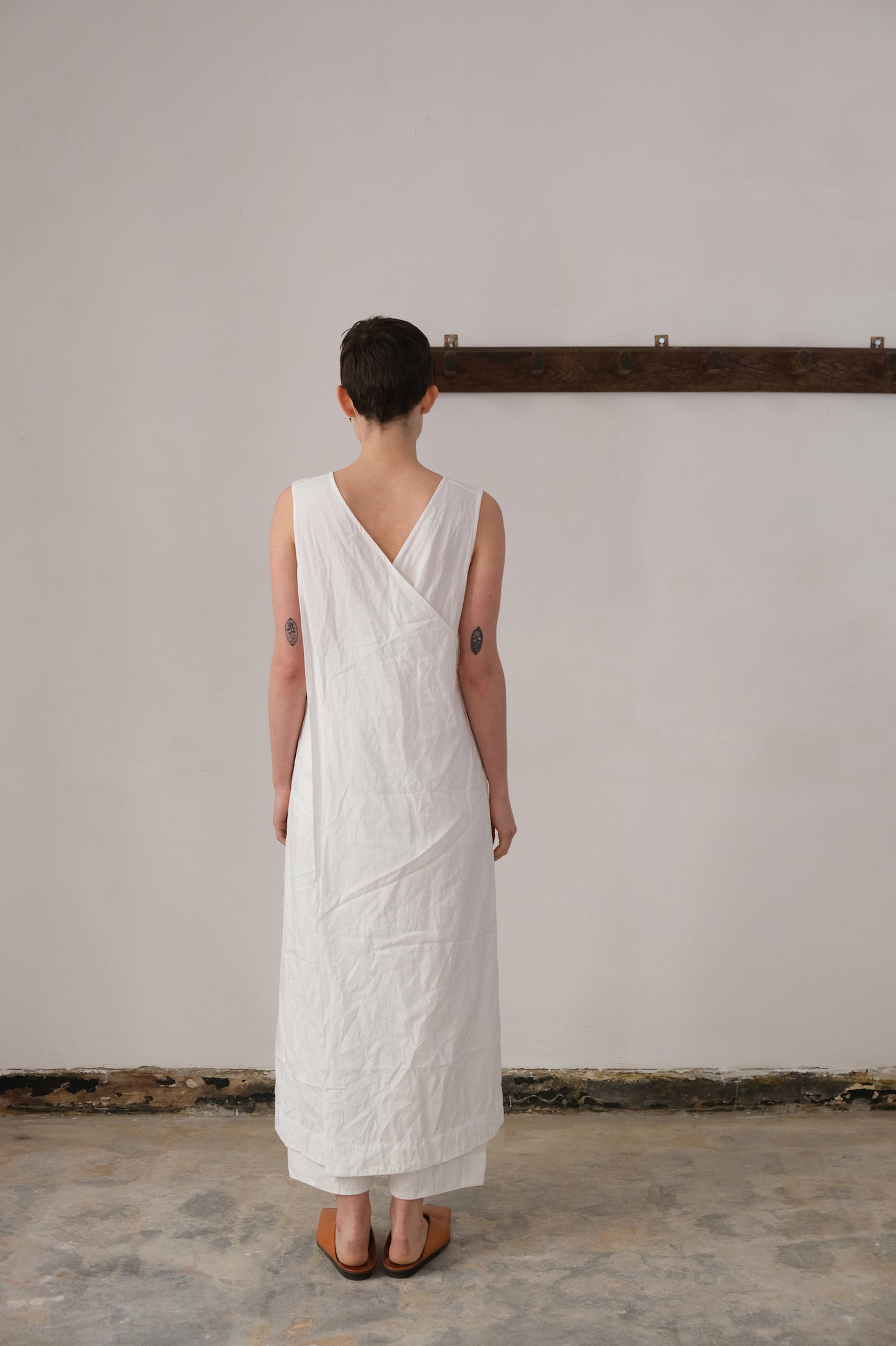 apron dress, white ultra-hard twist gabardine