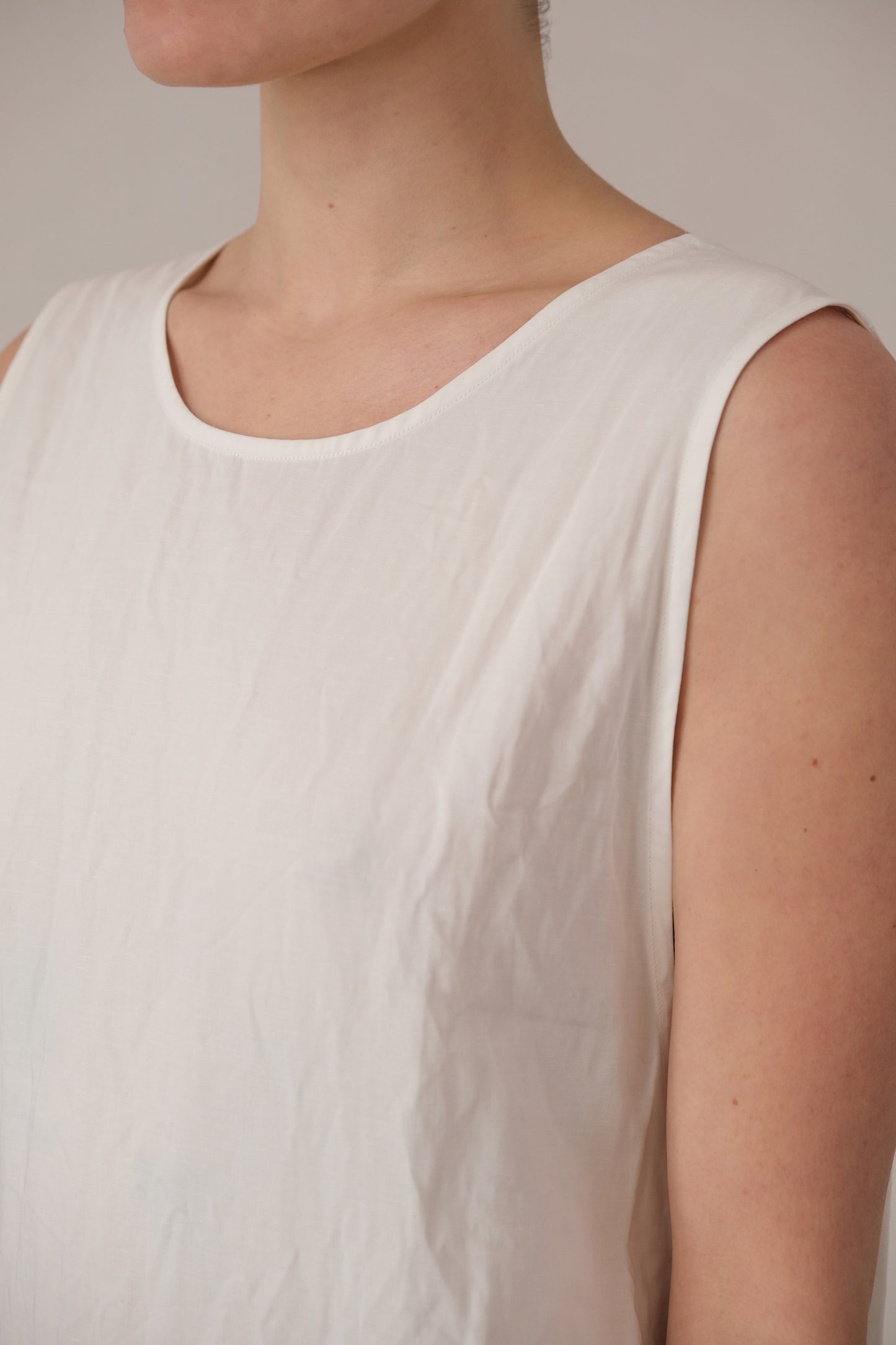 apron dress, white ultra-hard twist gabardine