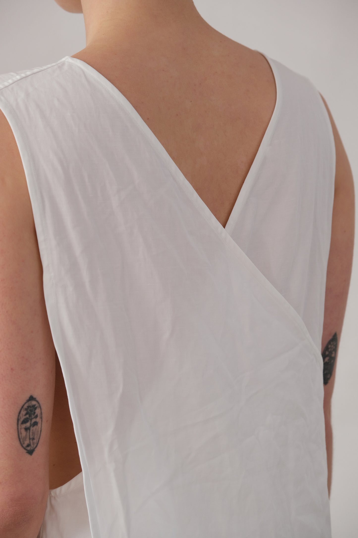 apron dress, white ultra-hard twist gabardine