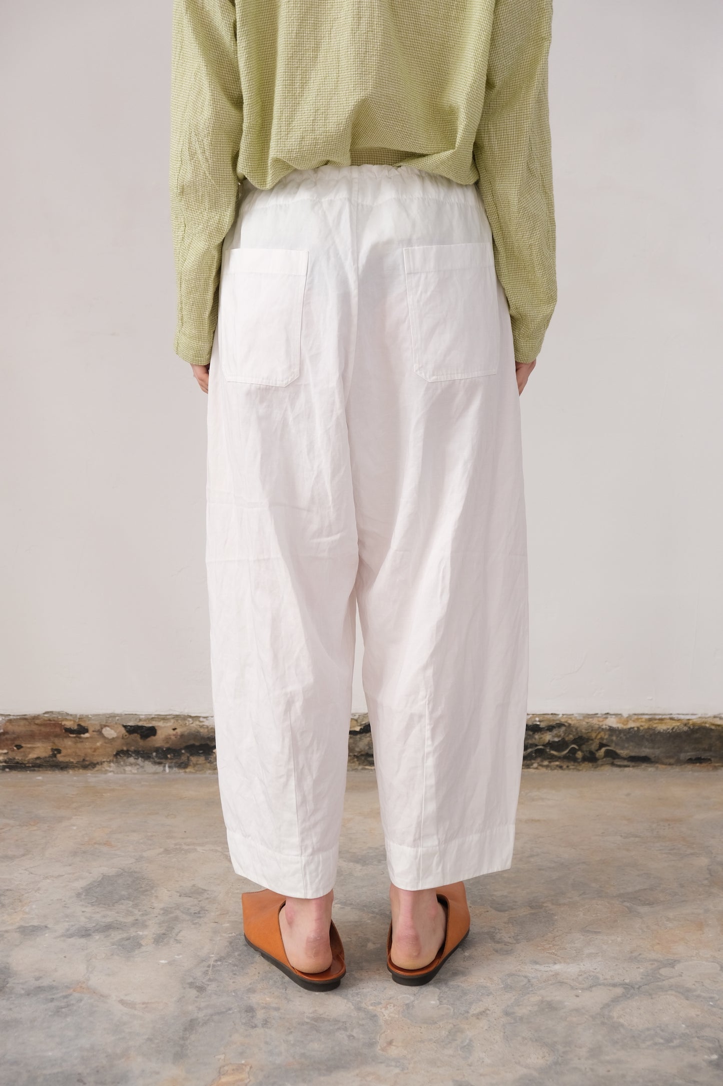 cloudy shaped trousers, white ultra-hard twist gabardine