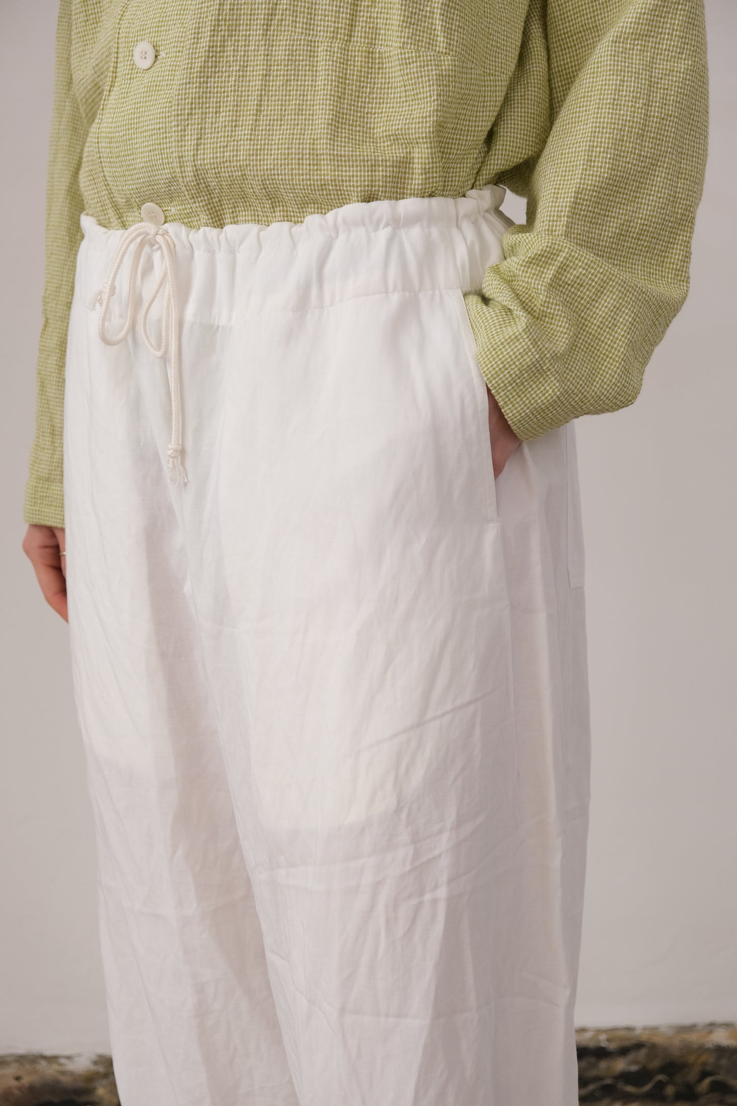 cloudy shaped trousers, white ultra-hard twist gabardine