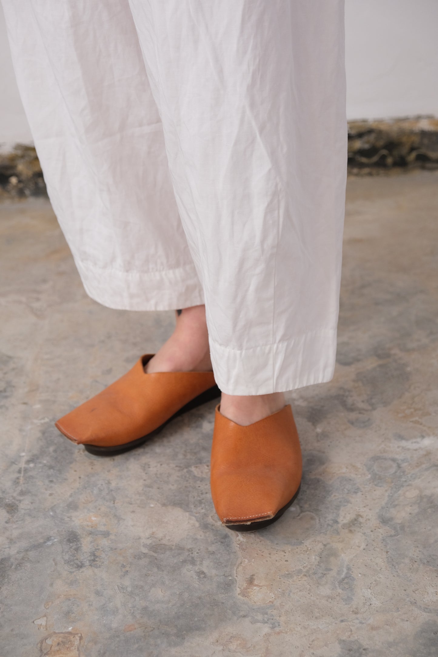 cloudy shaped trousers, white ultra-hard twist gabardine