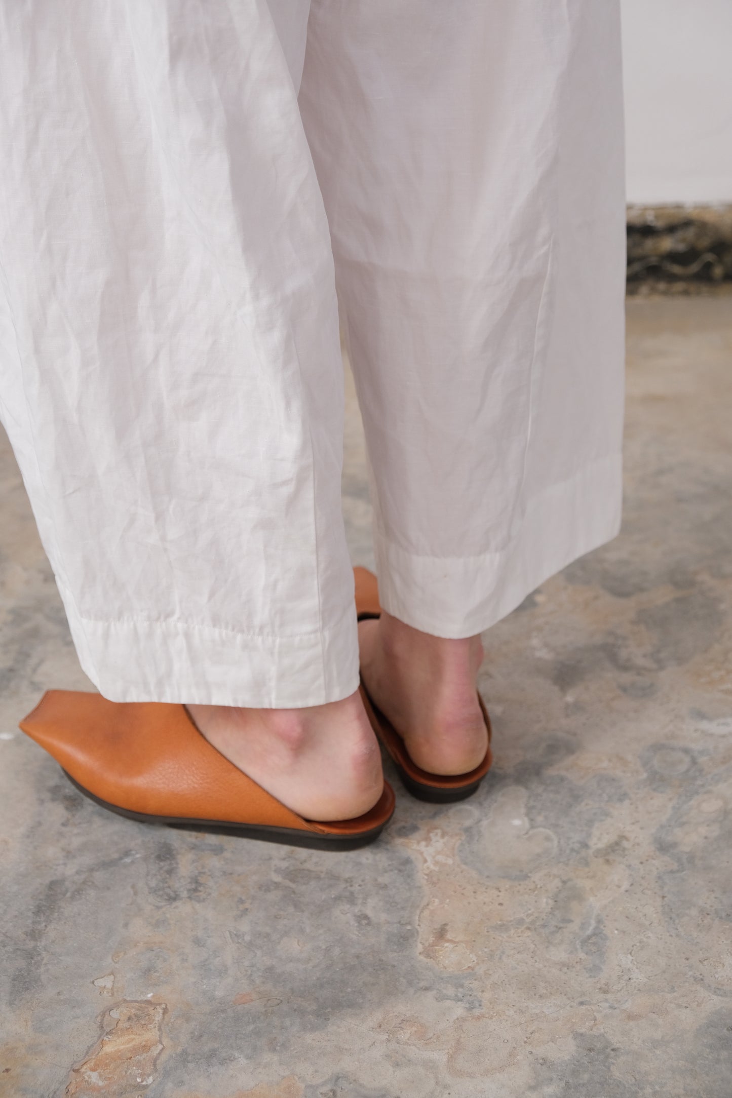 cloudy shaped trousers, white ultra-hard twist gabardine